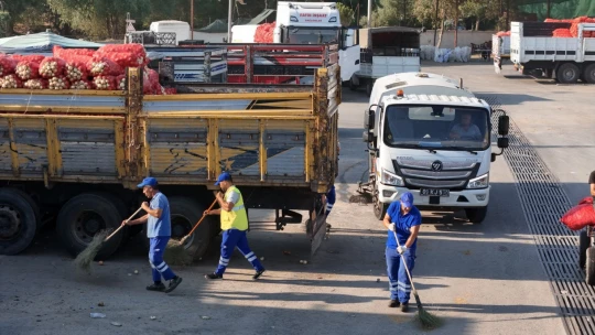 Aydın Büyükşehir Belediyesi Acarlar Hali'nde detaylı temizlik çalışması gerçekleştirdi