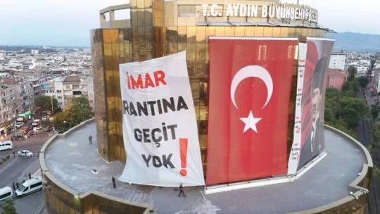 Aydın Büyükşehir Belediyesi binasına dev pankart: 'İmar rantına geçit yok'