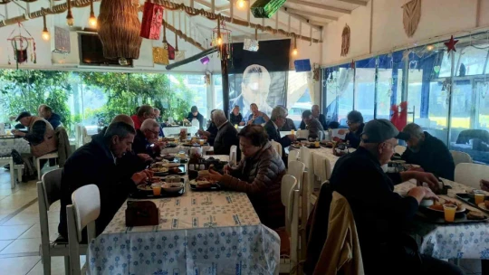 Aydın Büyükşehir Belediyesi Didim Huzurevi'nde yeni yıl kutlaması