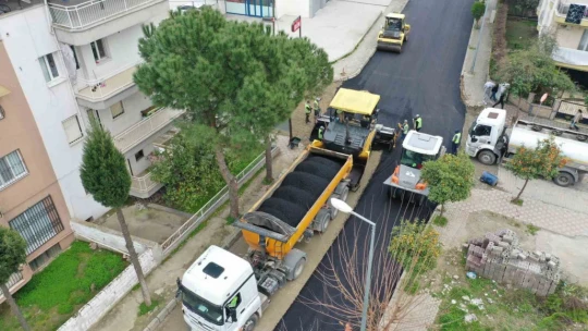 Aydın Büyükşehir Belediyesi Efeler'deki asfalt çalışmalarını sürdürüyor
