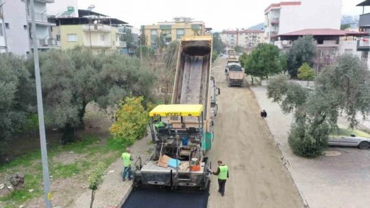 Aydın Büyükşehir Belediyesi Efeler'deki asfalt çalışmalarını sürdürüyor