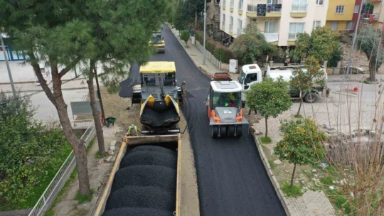 Aydın Büyükşehir Belediyesi Efeler'deki asfalt çalışmalarını sürdürüyor