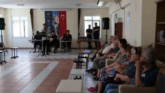 Aydın Büyükşehir Belediyesi Huzurevi'nde coşkulu kutlama