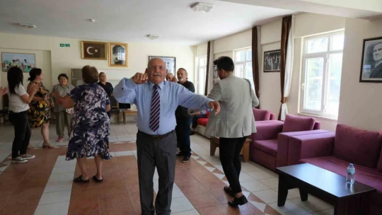 Aydın Büyükşehir Belediyesi Huzurevi'nde coşkulu kutlama