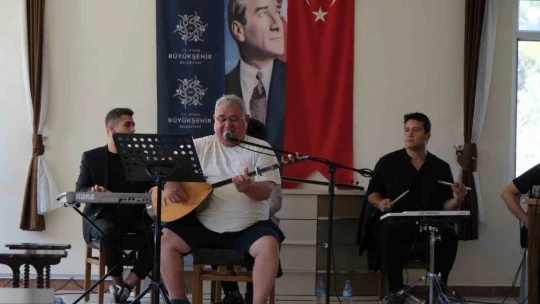 Aydın Büyükşehir Belediyesi Huzurevi'nde coşkulu kutlama