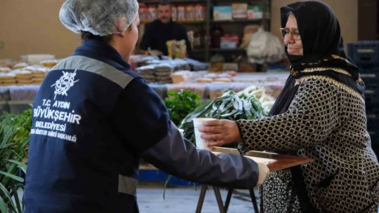 Aydın Büyükşehir Belediyesi kış aylarında vatandaşların içini ısıtıyor