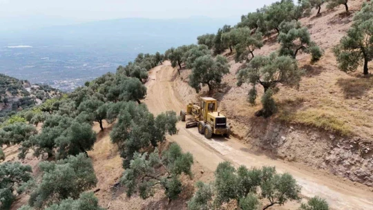 Aydın Büyükşehir Belediyesi kırsal mahallerde yol çalışmalarını sürdürüyor