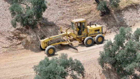 Aydın Büyükşehir Belediyesi kırsal mahallerde yol çalışmalarını sürdürüyor