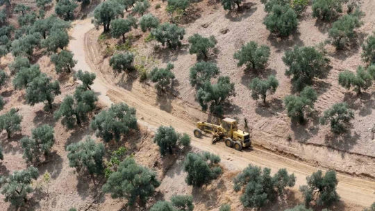 Aydın Büyükşehir Belediyesi kırsal mahallerde yol çalışmalarını sürdürüyor