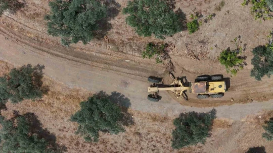 Aydın Büyükşehir Belediyesi kırsal mahallerde yol çalışmalarını sürdürüyor