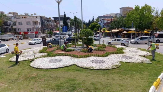 Aydın Büyükşehir Belediyesi Kuşadası'nda çalışmalarını sürdürüyor