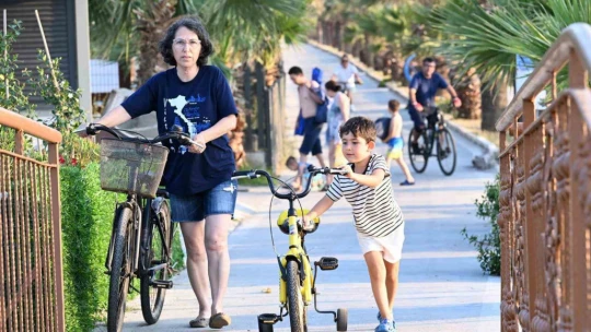 Aydın Büyükşehir Belediyesi Kuşadası'ndaki çalışmalarını sürdürüyor