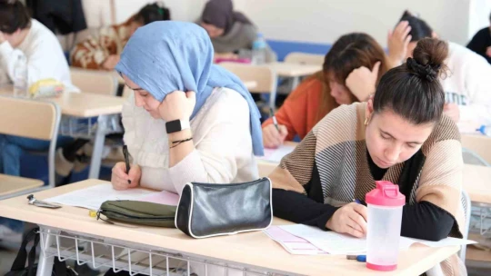 Aydın Büyükşehir Belediyesi memur adaylarının yanında