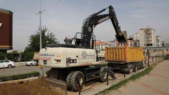 Aydın Büyükşehir Belediyesi Nazilli Alparslan Türkeş Bulvarı'nda kazı çalışmalarına başladı