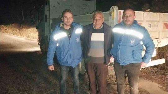 Aydın Büyükşehir Belediyesi'nden gece yarısı tuzlama çalışması