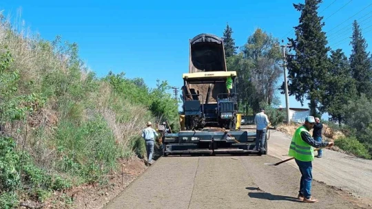 Aydın Büyükşehir Belediyesi'nden Karacasu'da yol yapım çalışması