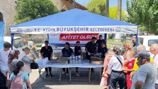Aydın Büyükşehir Belediyesi'nden vatandaşlara aşure ikramı