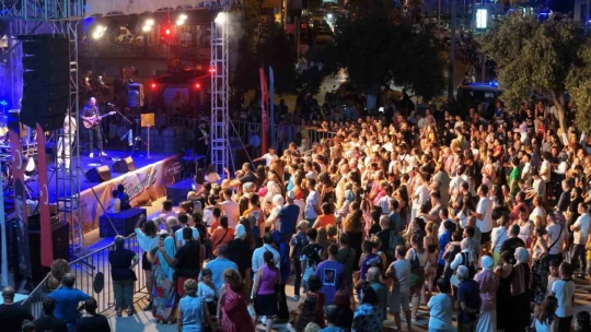 Aydın Büyükşehir Belediyesi'nden Kuşadası'nda yaz konseri