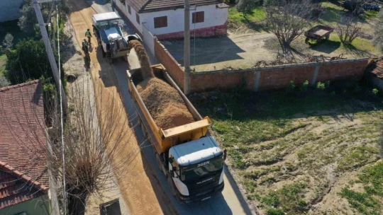 Aydın Büyükşehir Belediyesi'nin Germencik'teki çalışmaları sürüyor