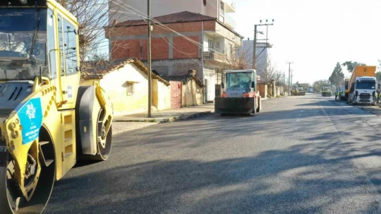 Aydın Büyükşehir Belediyesi'nin kent genelindeki asfalt çalışmaları sürdürüyor