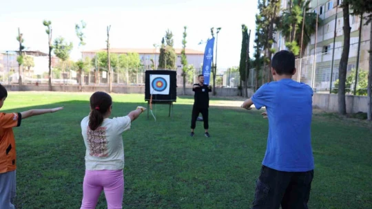 Aydın Büyükşehir Belediyesi'nin okçuluk kursu ilgi görüyor