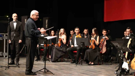 Aydın Büyükşehir Belediyesi, şair Nazım Hikmet'i andı