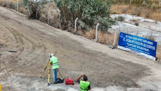 Aydın Büyükşehir Belediyesi Söke'deki yağmur suyu ve kaldırım çalışmaları devam ediyor