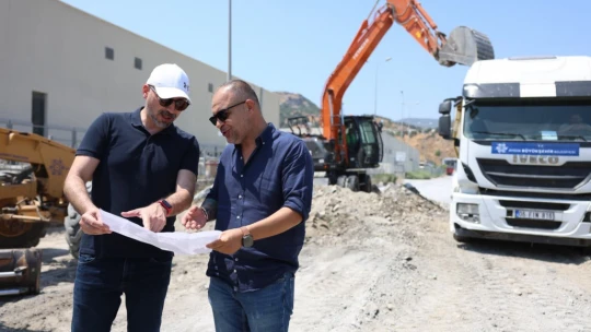 Aydın Büyükşehir Belediyesi Söke'deki yağmur suyu ve kaldırım çalışmaları devam ediyor