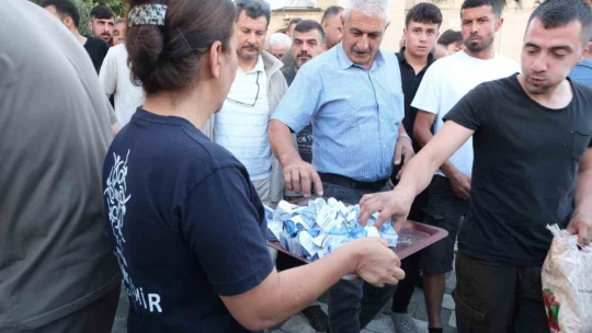 Aydın Büyükşehir Belediyesi vatandaşlarla bayramlaştı