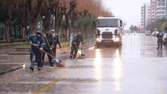 Aydın Büyükşehir Belediyesi ve ASKİ tam kadro sahada