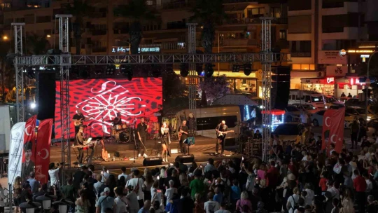 Aydın Büyükşehir Belediyesi Yaz Konserleri Kuşadası'nda devam etti
