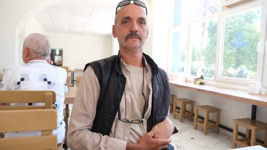Aydın Büyükşehir Belediyesi, yemek hizmeti ile Nazilli'de de yaşlı, engelli ve garibanları sevindirdi
