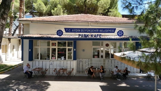 Aydın Büyükşehir Belediyesi, yemek hizmeti ile Nazilli'de de yaşlı, engelli ve garibanları sevindirdi