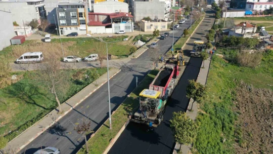Aydın Büyükşehir Belediyesi yol yapım çalışmalarını sürdürüyor