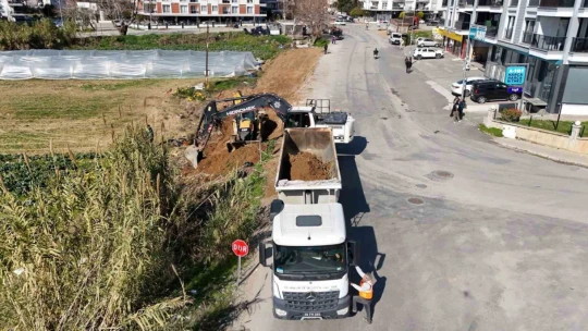 Aydın Büyükşehir Belediyesi yol çalışmalarını sürdürüyor