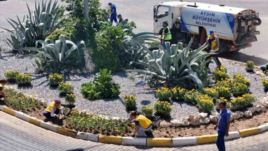 Aydın Büyükşehir'den Nazilli'de temizlik ve peyzaj çalışması
