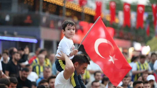 Aydın Büyükşehir'in kurduğu dev ekranda izlediler, şampiyonluğu kutladılar