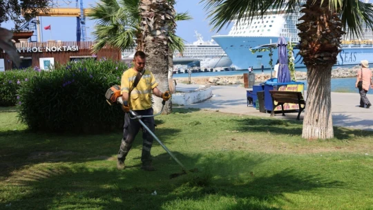 Aydın Büyükşehir, Kuşadası'nda çalışmalarını sürüdürüyor