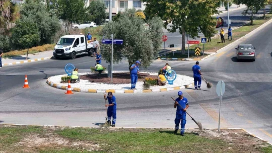 Aydın Büyükşehir, Kuşadası'nda çalışmalarını sürüdürüyor