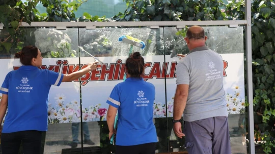 Aydın Büyükşehir, Kuşadası'nda çalışmalarını sürüdürüyor