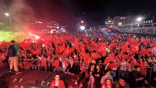 Aydın CHP'de kutlamalar başladı