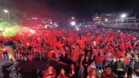 Aydın CHP'de kutlamalar başladı