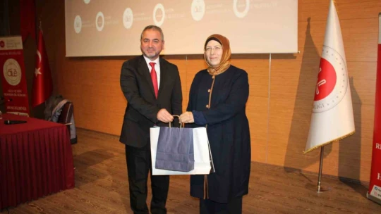 Aydın'da 'Aileyi Ayakta Tutan Değerler' konferansı verildi