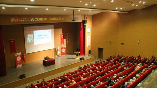 Aydın'da 'Aileyi Ayakta Tutan Değerler' konferansı verildi