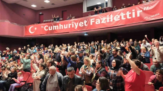 Aydın'da 'Anadolu Kadınları' oyunu izleyicilerle buluştu