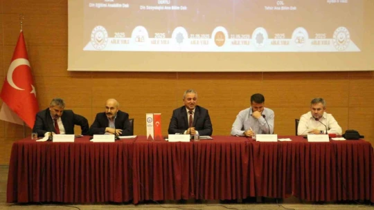 Aydın'da 'Fıtratın Korunması ve Aile' paneli gerçekleştirildi