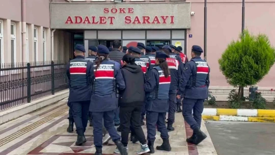 Aydın'da 'Mahzen-5' operasyonunda gözaltına alınan 18 şüpheli adliyeye sevk edildi
