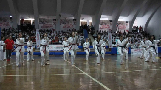 Aydın'da 19 Mayıs törenle kutlandı