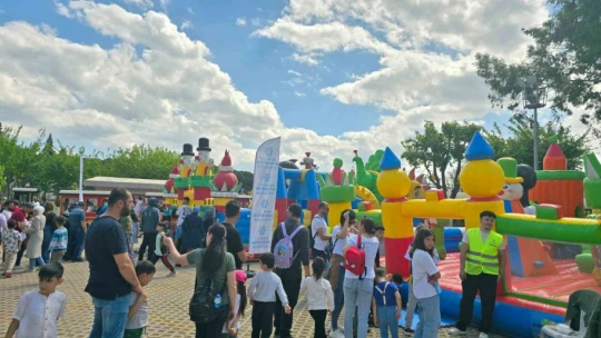 Aydın'da 23 Nisan coşkusu Tekstil Park'ta yaşanıyor
