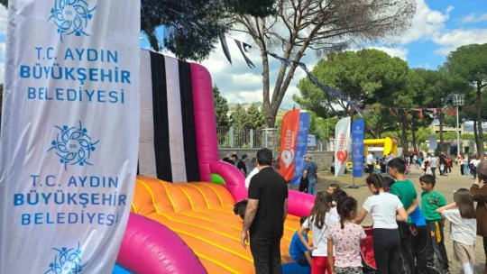Aydın'da 23 Nisan coşkusu Tekstil Park'ta yaşanıyor